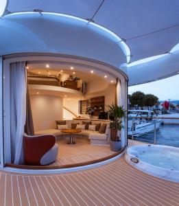 Bazén v ubytování Luxury Floating Apartment - Amor nebo v jeho okolí