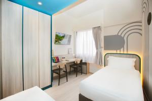Postel nebo postele na pokoji v ubytování Coliwoo Hotel Pasir Panjang - CoLiving