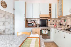 Kuchyň nebo kuchyňský kout v ubytování Casa delle orchidee
