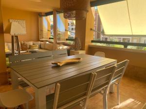 Restaurace v ubytování Apartamento Urbanización Los Albatros Isla Canela