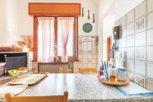 Kuchyň nebo kuchyňský kout v ubytování Casa delle orchidee