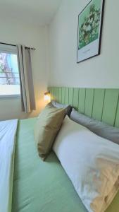 Postel nebo postele na pokoji v ubytování บ้านพิม