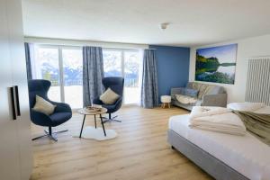 Istumisnurk majutusasutuses Alphotel Biel-Kinzig - Access by Cable Car only!