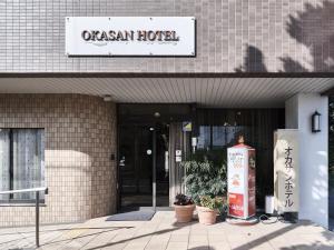 Certificato, attestato, insegna o altro documento esposto da Okasan Hotel