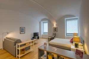 Μια τηλεόραση ή/και κέντρο ψυχαγωγίας στο Alfieri Apartments 3