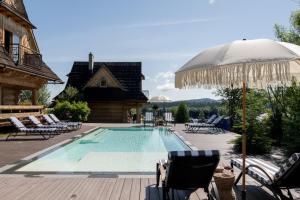 Bazén v ubytovaní Domki w Białce WOODHOUSE- basen, sauna, jacuzzi alebo v jeho blízkosti