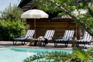 Bazén v ubytovaní Domki w Białce WOODHOUSE- basen, sauna, jacuzzi alebo v jeho blízkosti