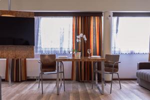 Televízia a/alebo spoločenská miestnosť v ubytovaní VacationClub Royal Tulip Sand Apartament 309