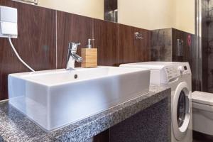 Kúpeľňa v ubytovaní VacationClub Royal Tulip Sand Apartament 309 + 15 fotografií