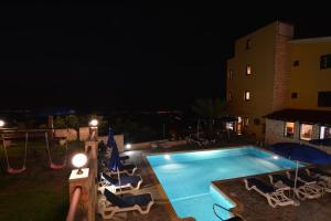 Bazén v ubytování Palates Hotel nebo v jeho okolí
