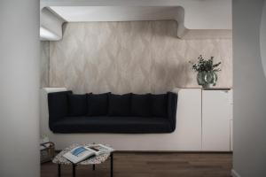 A seating area at DuoMo Hotel