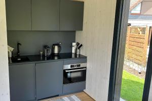 Kuchyň nebo kuchyňský kout v ubytování Appartementanlage am Arnumer See