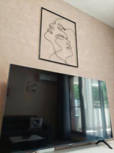 a picture of a face on the wall above a mirror at Art Sense Мезонет in Shkorpilovtsi