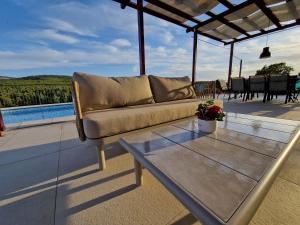 Bazén v ubytovaní Villa LucaToni - heated pool alebo v jeho blízkosti