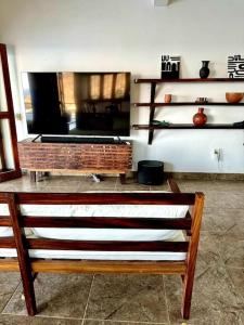 Μια τηλεόραση ή/και κέντρο ψυχαγωγίας στο Oceanfront Oasis - Villa Margarita - Entire Villa