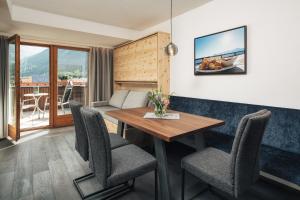 Posezení v ubytování Ferienresidenz Raich - Appartements mit Sky Wellness und Garten