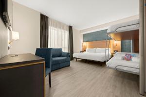 Postel nebo postele na pokoji v ubytování Hotel Zentral Gijón Rey Pelayo