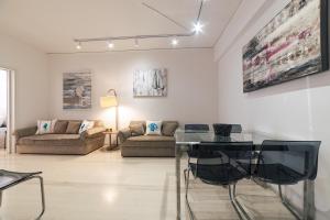 Posedenie v ubytovaní L'appartement blanc dans le centre de Glyfada