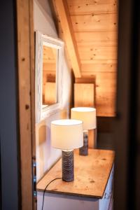 two lamps on a wooden table in a room at Chalet des Cousins: Fantastic alpine chalet in Vaujany