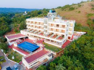 Bazén v ubytování SPARV Aulakhs Resort nebo v jeho okolí