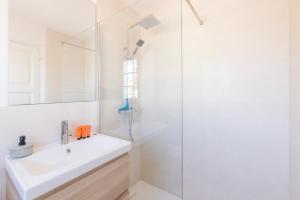 Koupelna v ubytování Siesta Mar Loft apartments + 15 fotografií