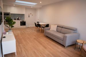 Η κουζίνα ή μικρή κουζίνα στο Newly built 1 bedroom unit in central Khandallah