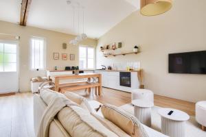 a living room with a couch and a table at Coup de coeur - 200m plage - 6 adultes - 4 enfants in Le Grand Vieil