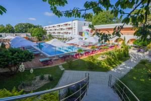 Bazén v ubytování ibis Styles Venus nebo v jeho okolí