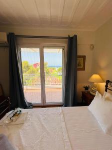 Posteľ alebo postele v izbe v ubytovaní Lefkada Beach Villa