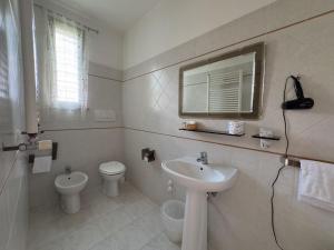 A bathroom at Hotel Villa Robinia