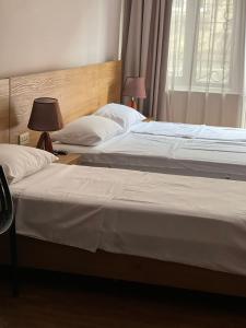 Letto o letti in una camera di Crown Hotel