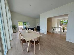 a dining room with a table and a living room at Modern cabin with panorama view in Olden