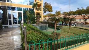 Ogród w obiekcie Apartamento Las 3P Piscina, Paz y Patio privado