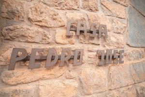 a brick wall with the words eat barrowpunkitz on it at Casa Rural Borau in Borau