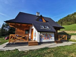a small log cabin with a black roof at Chata Hôrka in Kežmarok