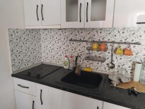 Kuchyň nebo kuchyňský kout v ubytování Sunny Beach studio + 1 fotografie