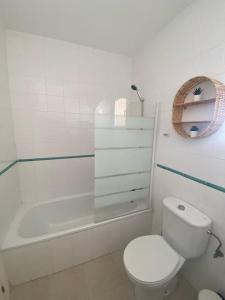 Ένα μπάνιο στο Ático en Nerja con vistas espectaculares