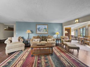Posezení v ubytování BE310 Bridge End Pet Friendly condo