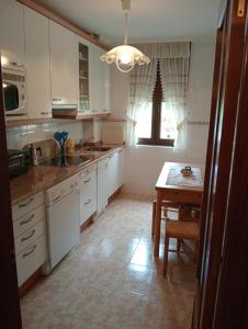 Η κουζίνα ή μικρή κουζίνα στο Apartamento Vistas al MAR +11 φωτογραφίες