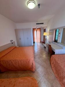 Postel nebo postele na pokoji v ubytování Athena Palace Hotel