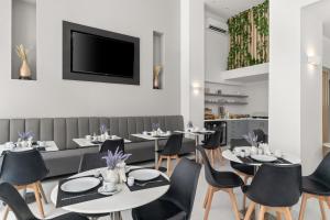 Restaurace v ubytování Gallery Central Piraeus Port + 37 fotografií