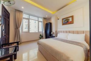 Postel nebo postele na pokoji v ubytování Empress Dalat - Sky View Hotel