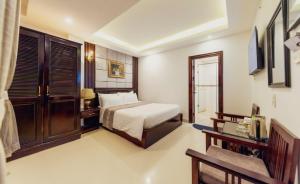 Postel nebo postele na pokoji v ubytování Empress Dalat - Sky View Hotel