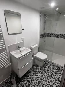 a bathroom with a toilet and a sink and a shower at Logement proche gare et Versailles in Marly-le-Roi