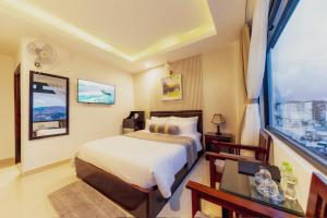 Postel nebo postele na pokoji v ubytování Empress Dalat - Sky View Hotel