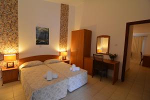 Postel nebo postele na pokoji v ubytování Palates Hotel