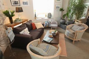 a living room with a couch and chairs at Cit'Hotel Les Alizes in Dinard