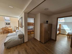 Postel nebo postele na pokoji v ubytování Leopold Chillout Hostel