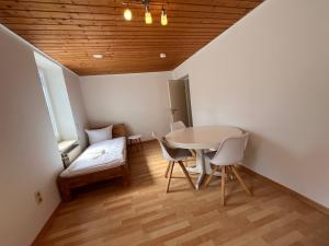 a room with a table and chairs and a couch at Ferienwohnungen Am Schloss - Monteurzimmer Reuhl in Ernsthofen