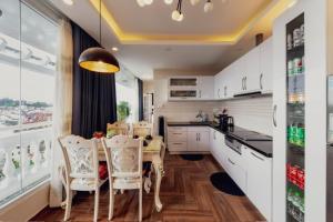 Kuchyň nebo kuchyňský kout v ubytování Empress Dalat - Sky View Hotel